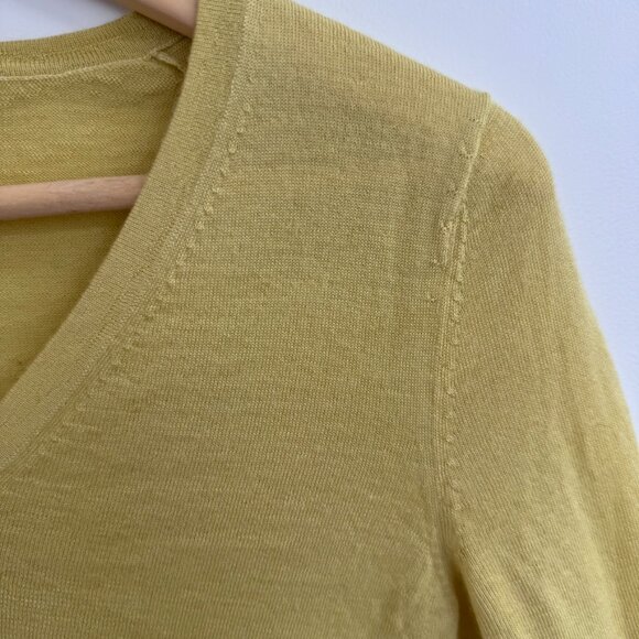 Calvin Klein Light Yellow Cashmere Silk Blend V-Neck Sweater - XS - Picture 3 of 6